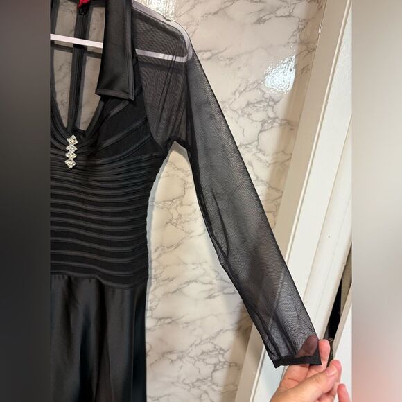 NEW JS Collections Black Fit & Flare Long Sleeve Gown Size 12 - Picture 5 of 8